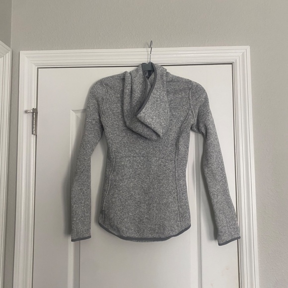 Lululemon jacket size 2 - Picture 2 of 4
